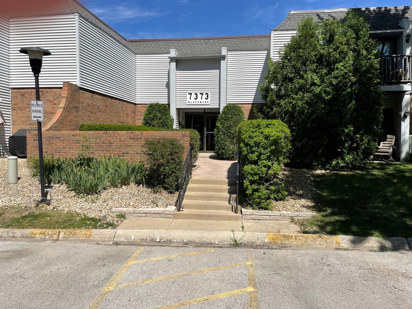 7373 Blackburn Avenue #104 — Downers Grove, IL 60516