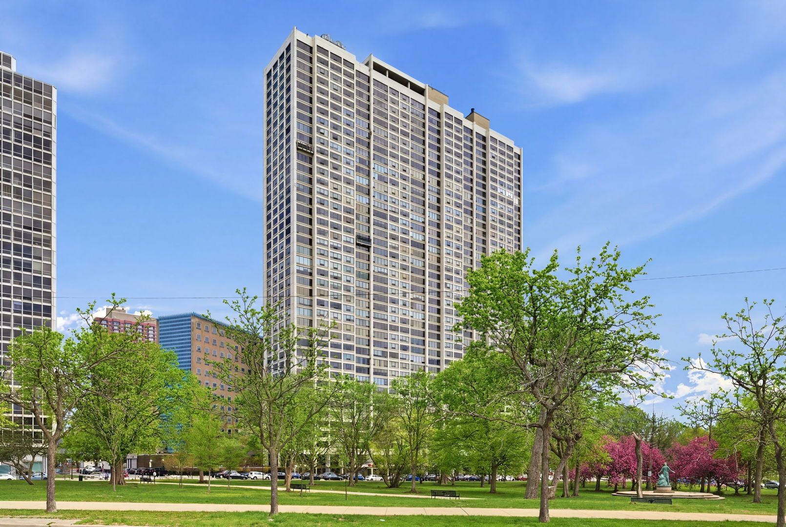 2800 N Lake Shore Drive #1504 — Chicago, IL 60657