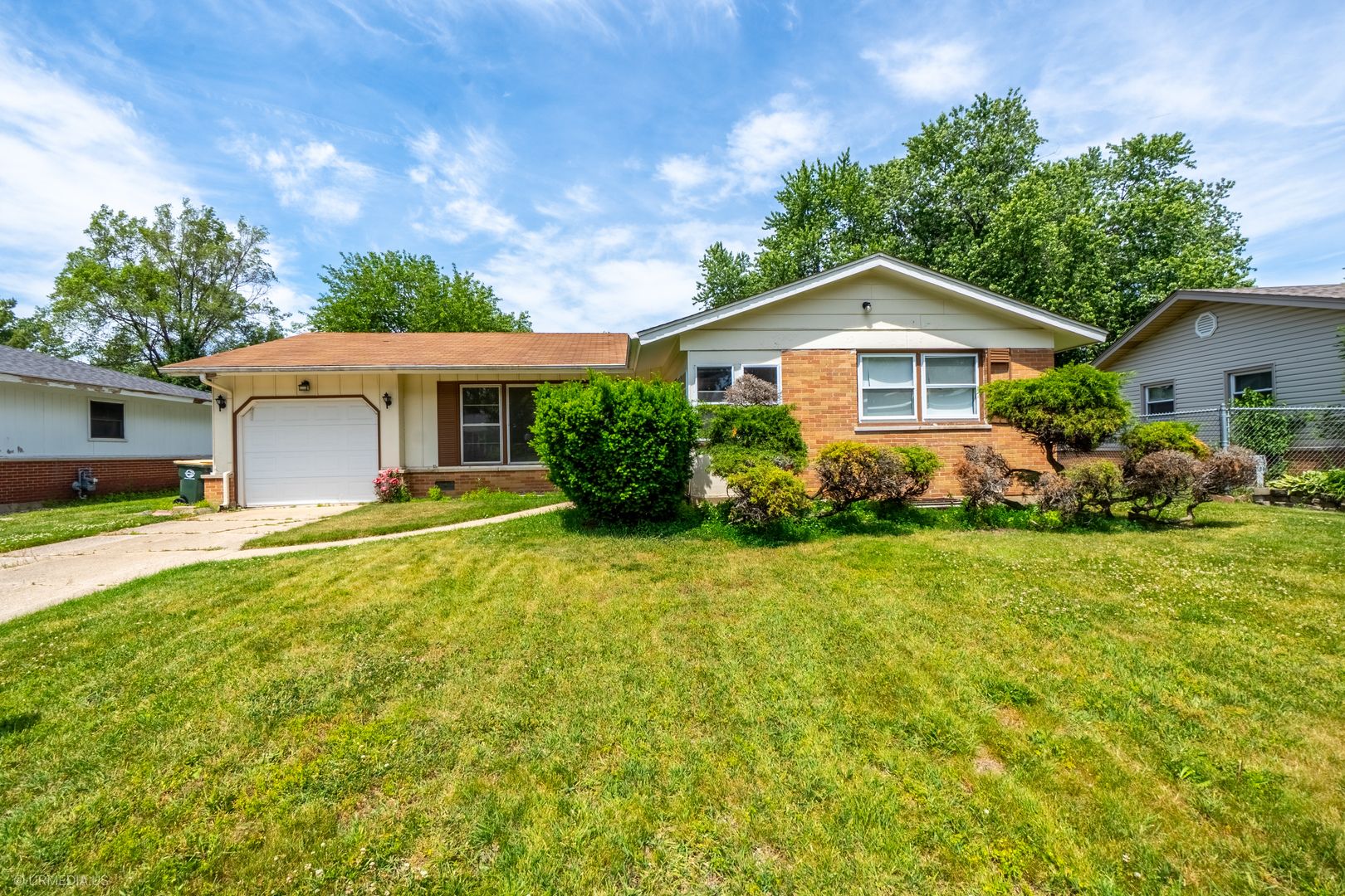 214 Greenbriar Street — Elk Grove Village, IL 60007