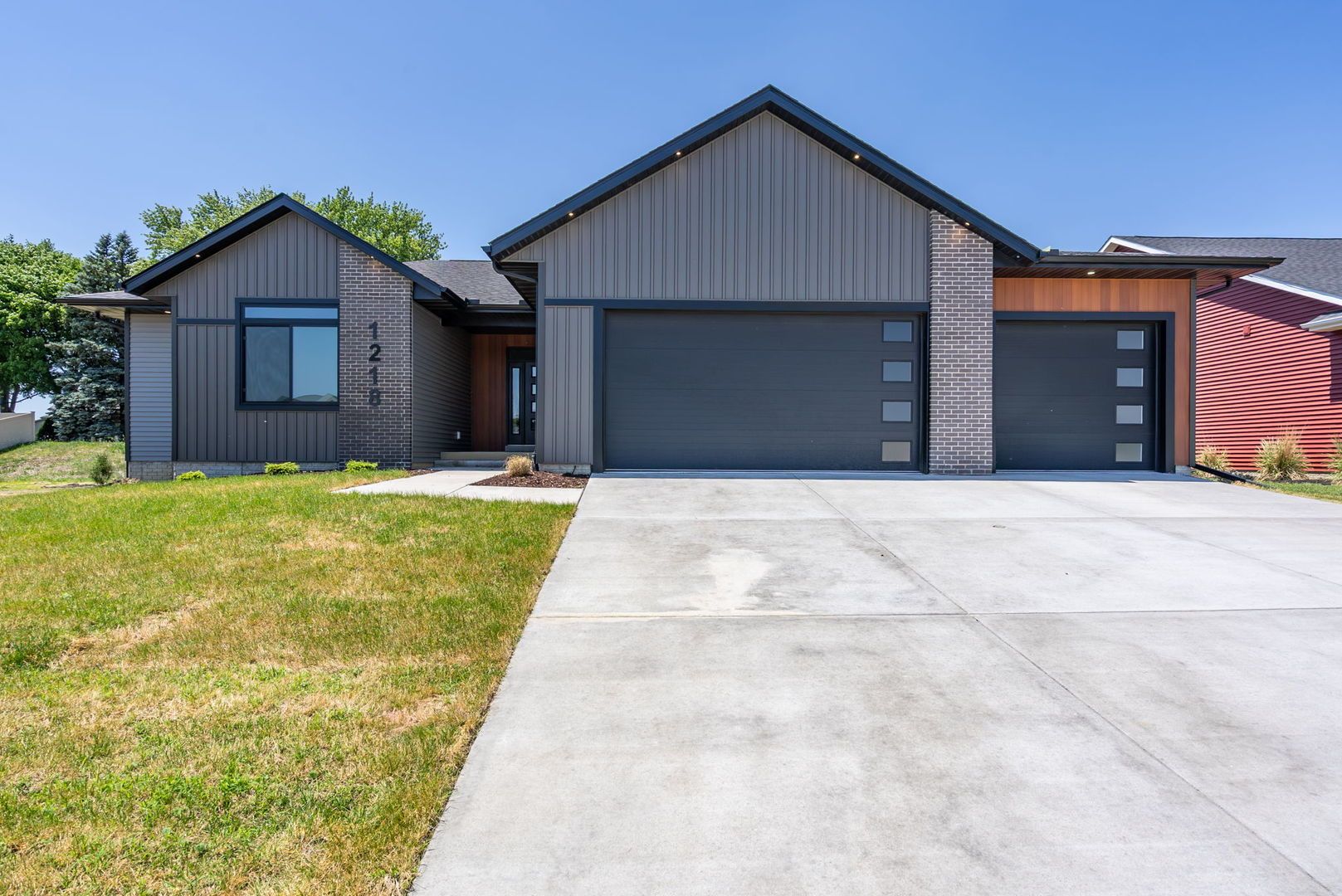 1218 S. 2nd Street — Eldridge, IA 52748