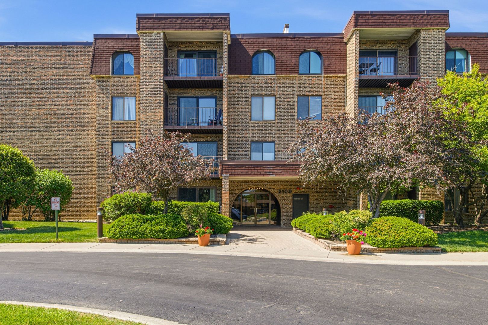 2100 Valencia Drive #102B — Northbrook, IL 60062