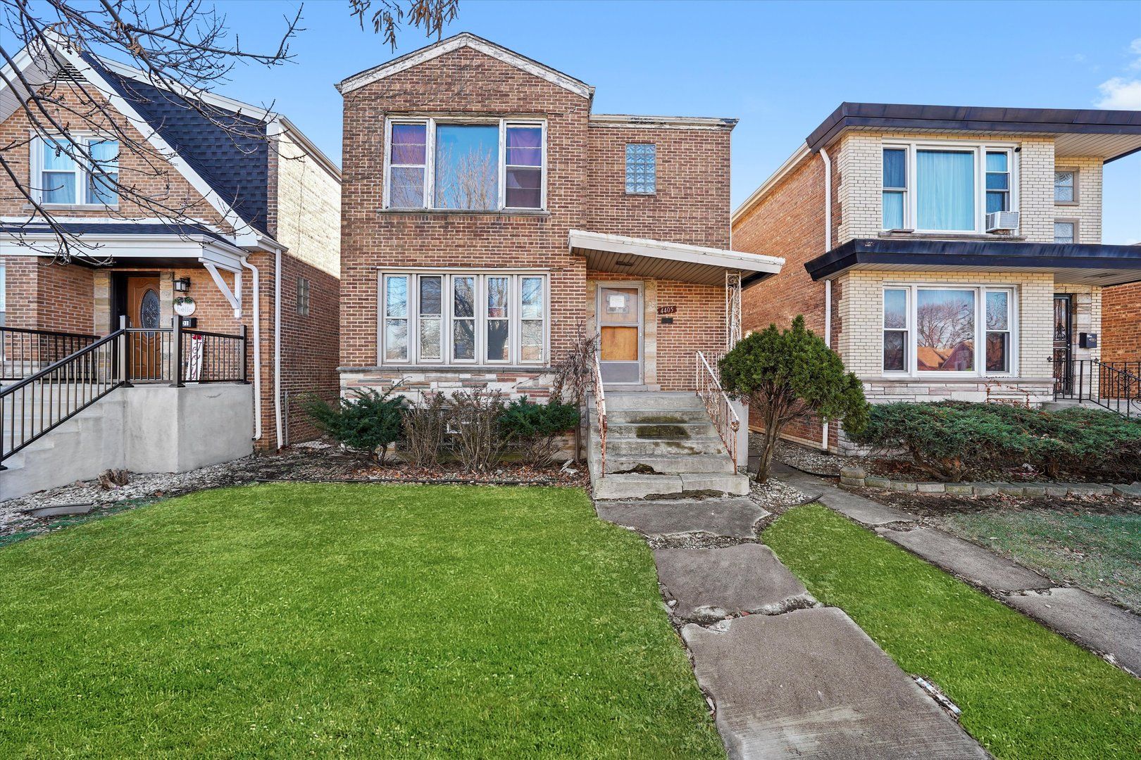 4405 W Marquette Road — Chicago, IL 60629