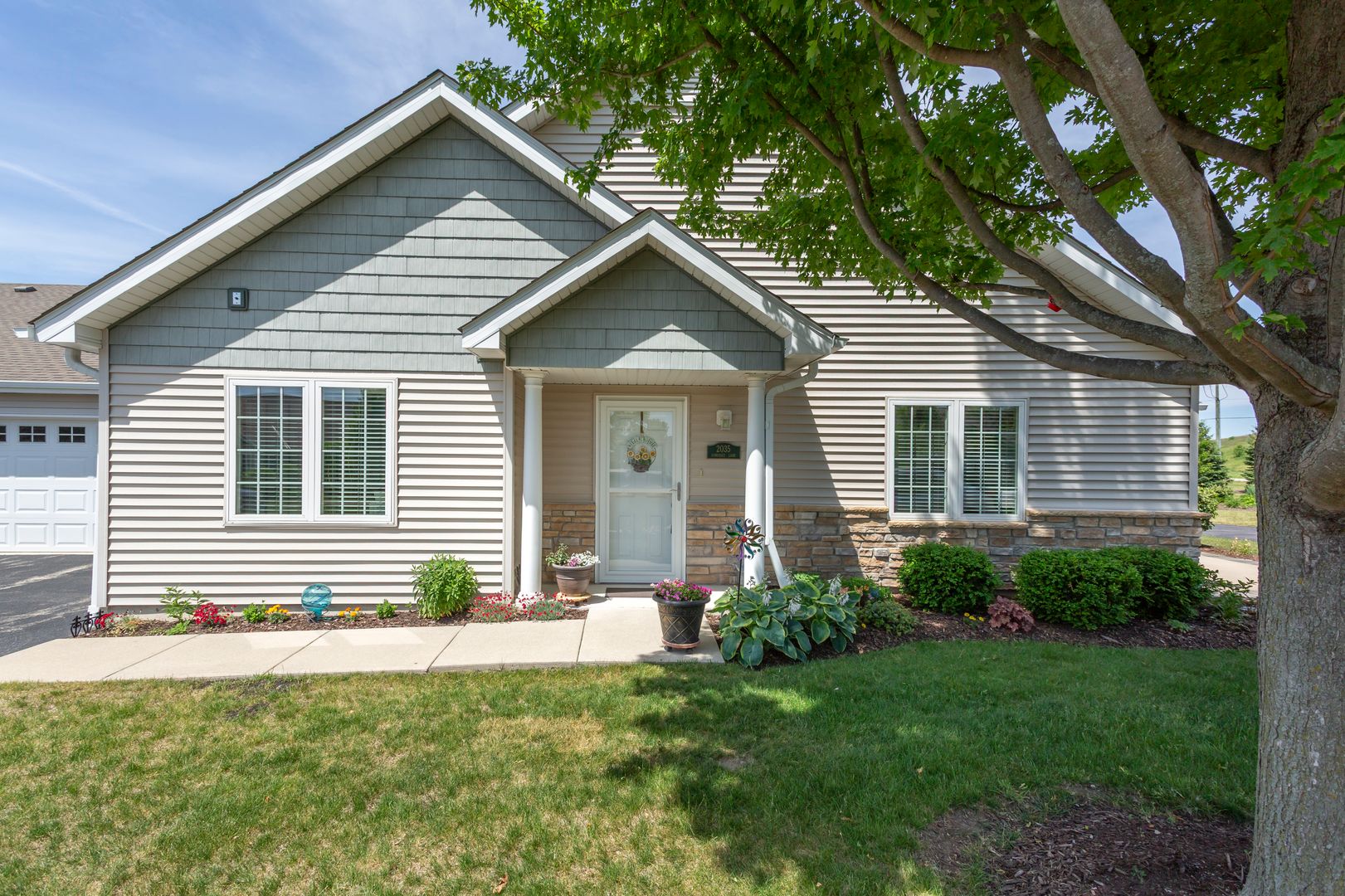 2035 Somerset Lane #2035 — Sycamore, IL 60178