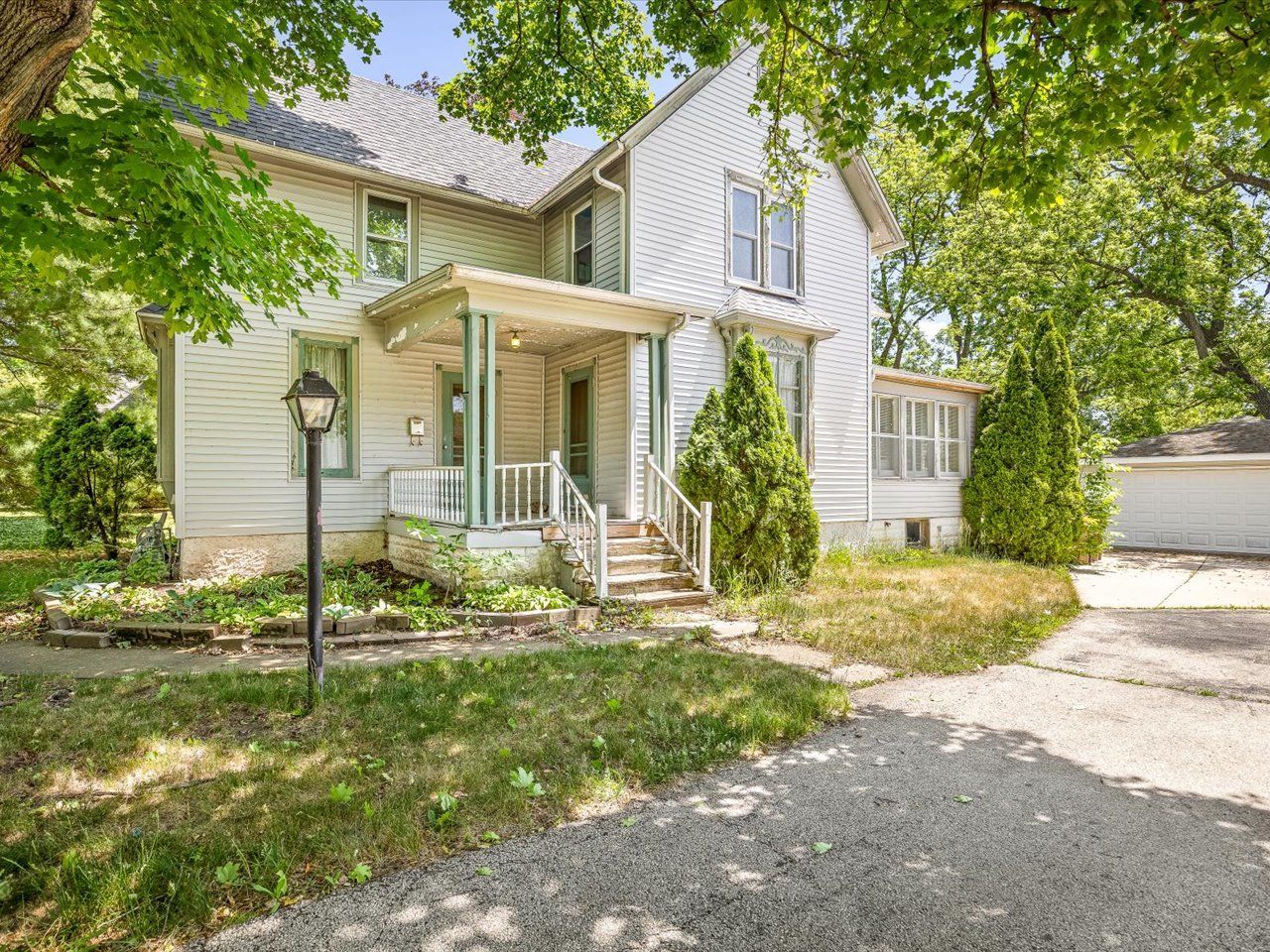 927 E Lincoln Avenue — Belvidere, IL 61008