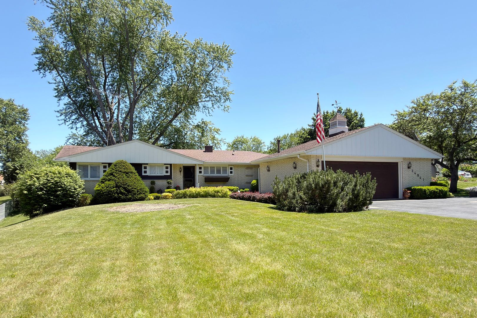 34841 N leonard Avenue — Ingleside, IL 60041