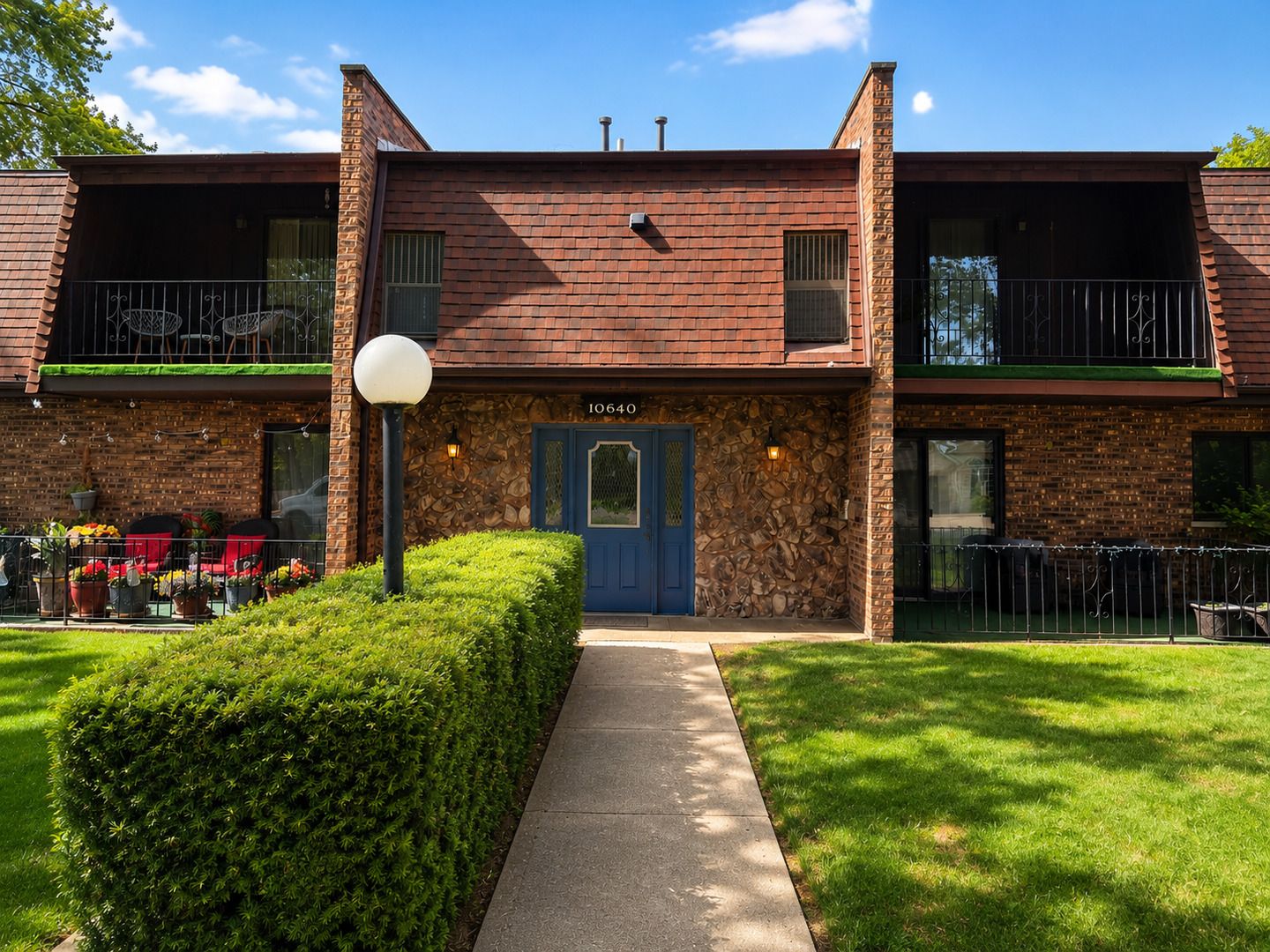10640 S Brooklodge Lane #2B — Palos Hills, IL 60465