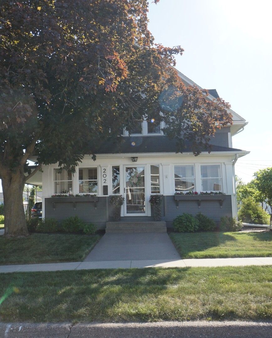 202 N 6th Street — Bellevue, IA 52031
