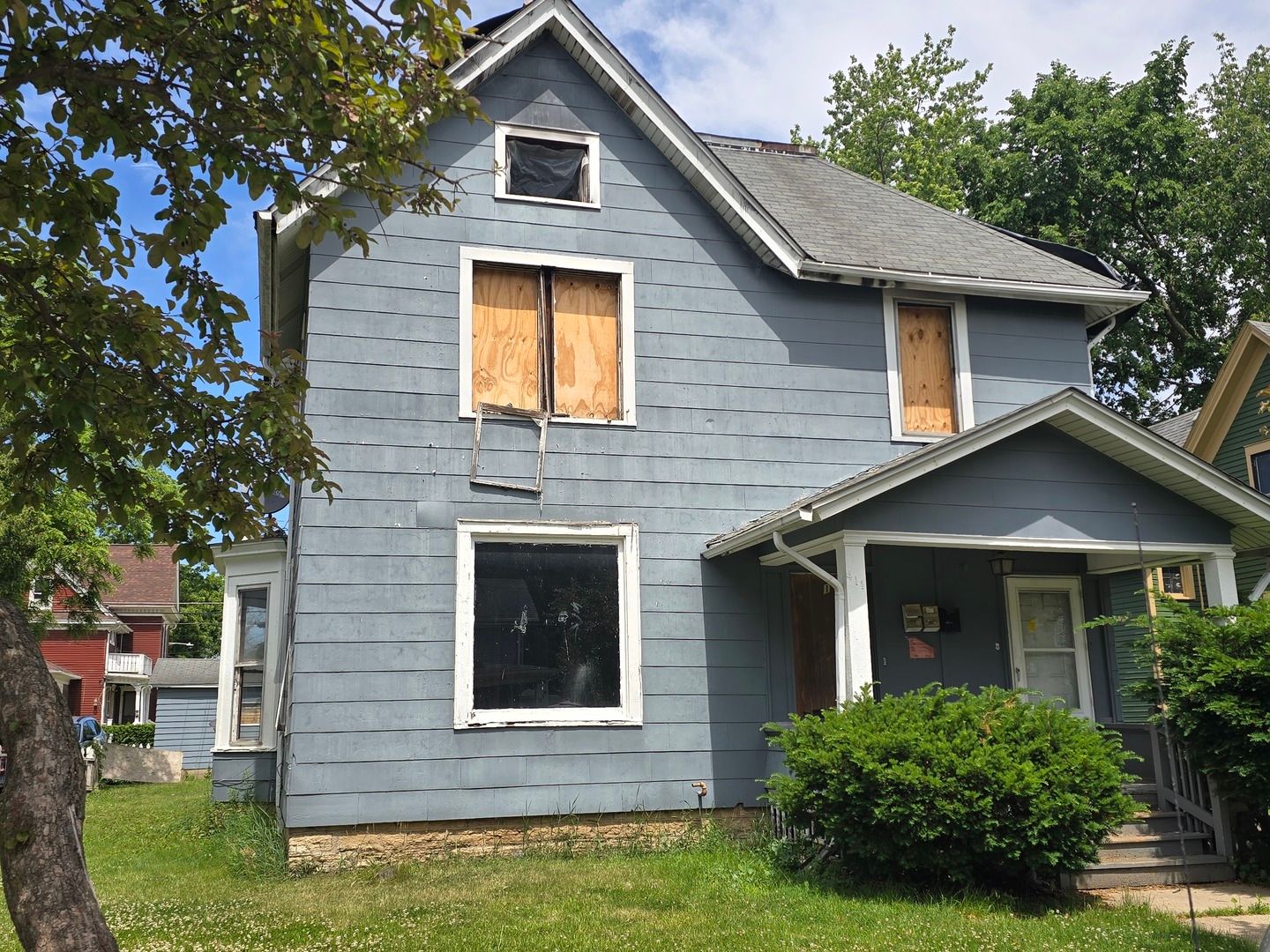 411 Grant Place — Aurora, IL 60505