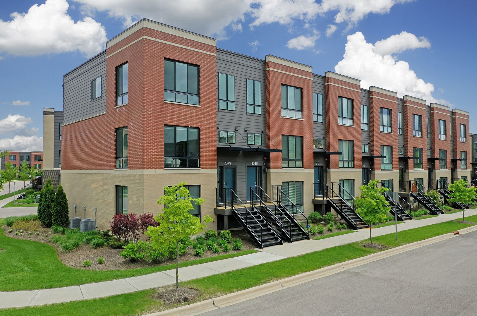 2325 Venture Drive — Schaumburg, IL 60173