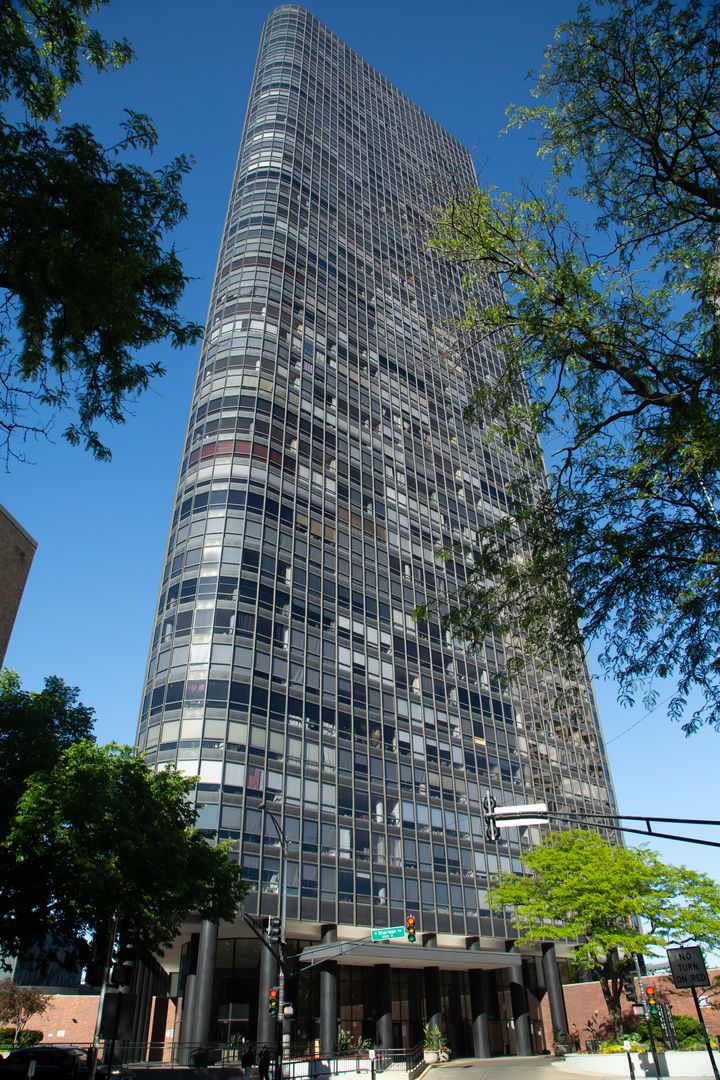 5415 N Sheridan Road #1601 — Chicago, IL 60640