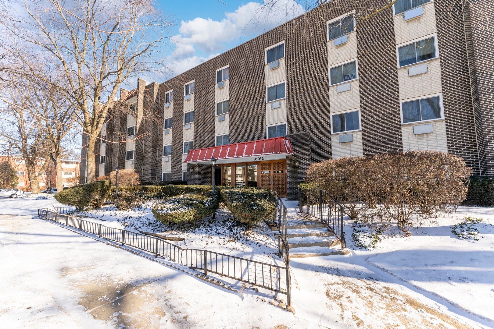 10015 Beverly Drive #404 — Skokie, IL 60076
