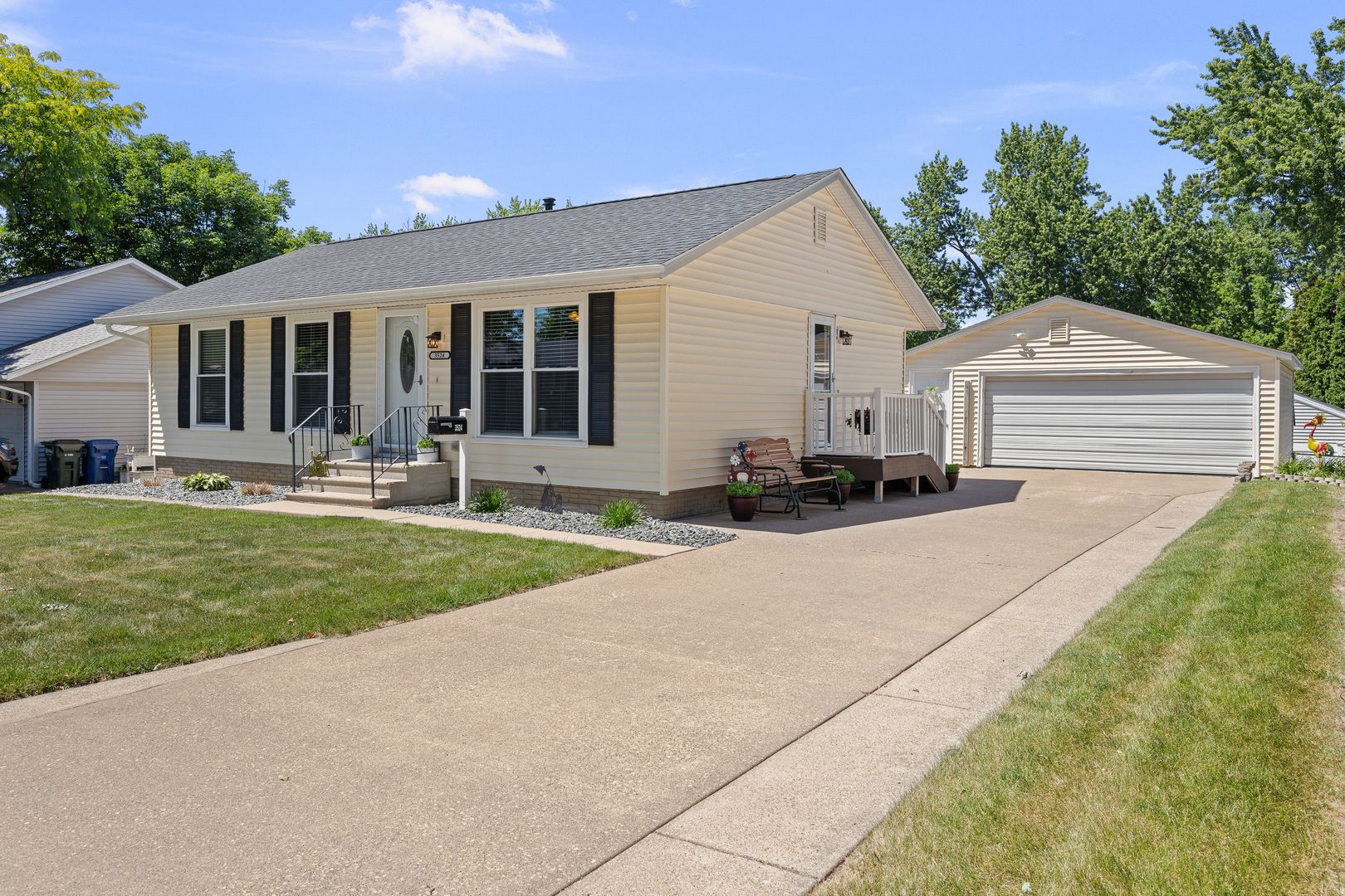 3524 W Columbia Avenue — Davenport, IA 52804