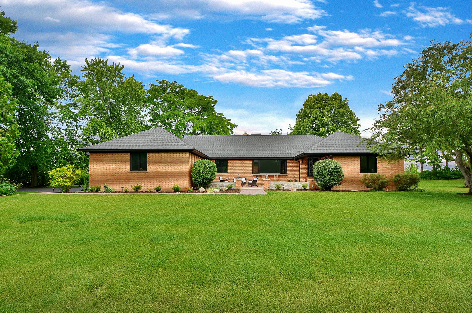 5 Bruce Circle N — Hawthorn Woods, IL 60047