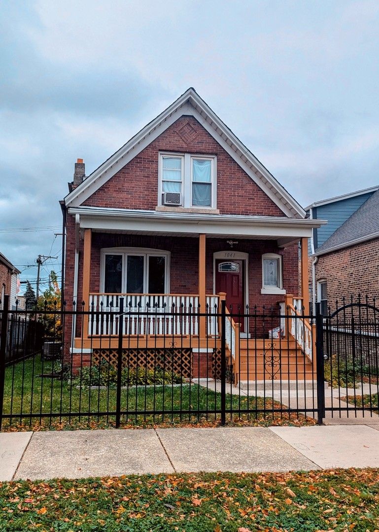 1041 N Spaulding Avenue — Chicago, IL 60651