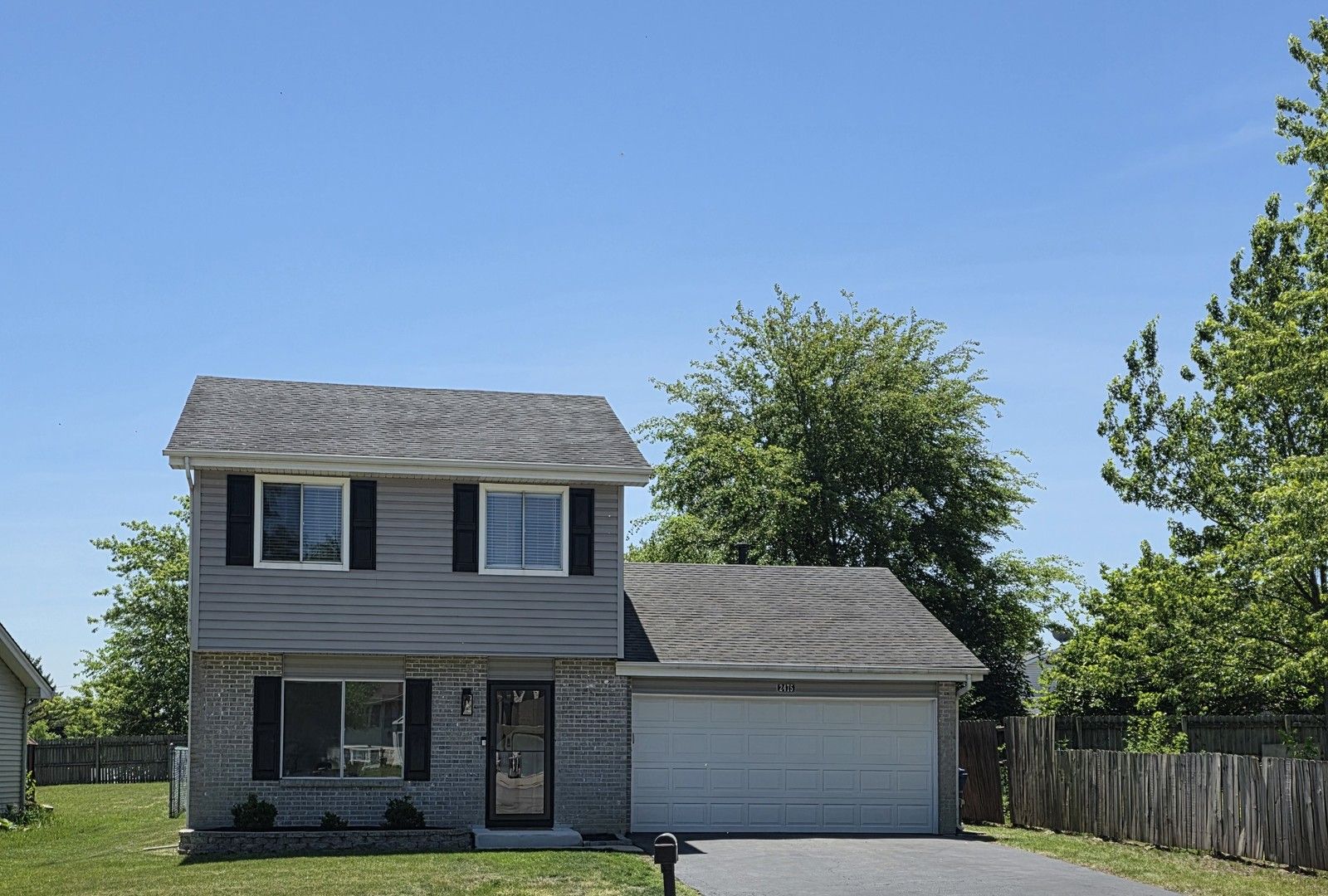 2475 Ridge Avenue — Aurora, IL 60504