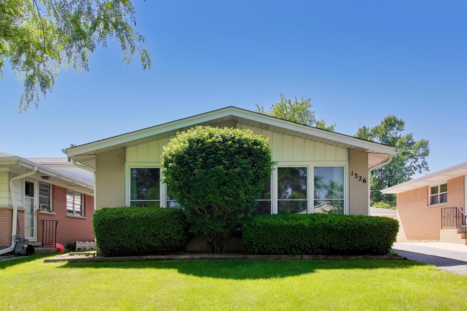 1326 S Dunton Avenue — Arlington Heights, IL 60005