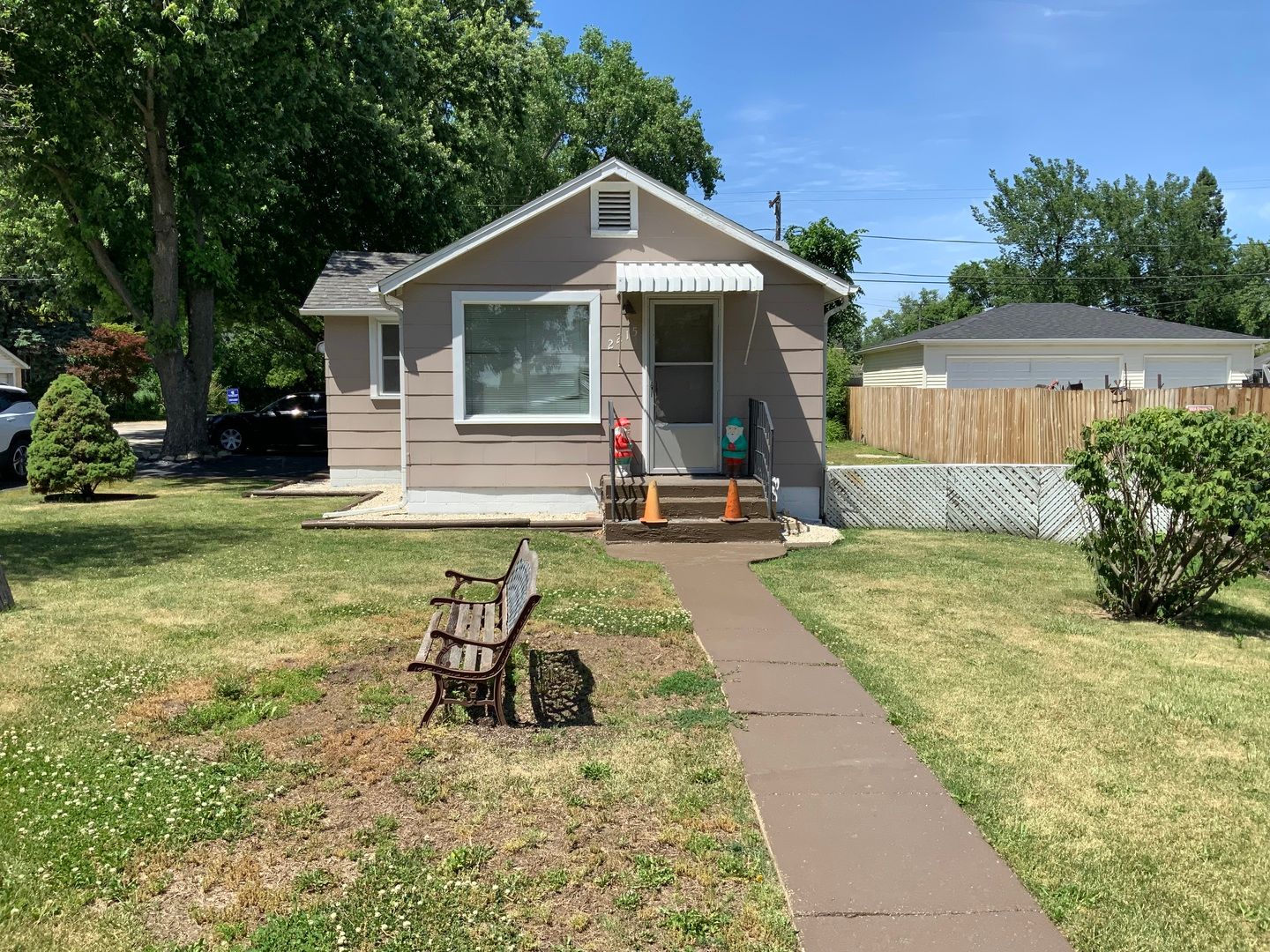 2215 E Washington Street S — Joliet, IL 60433