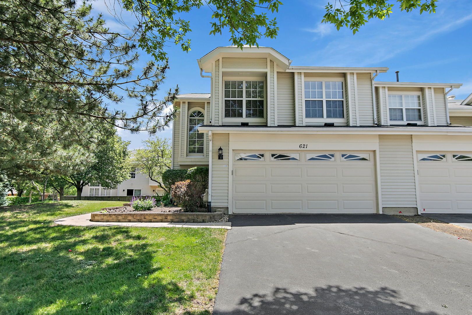 621 Newbury Lane — Schaumburg, IL 60173