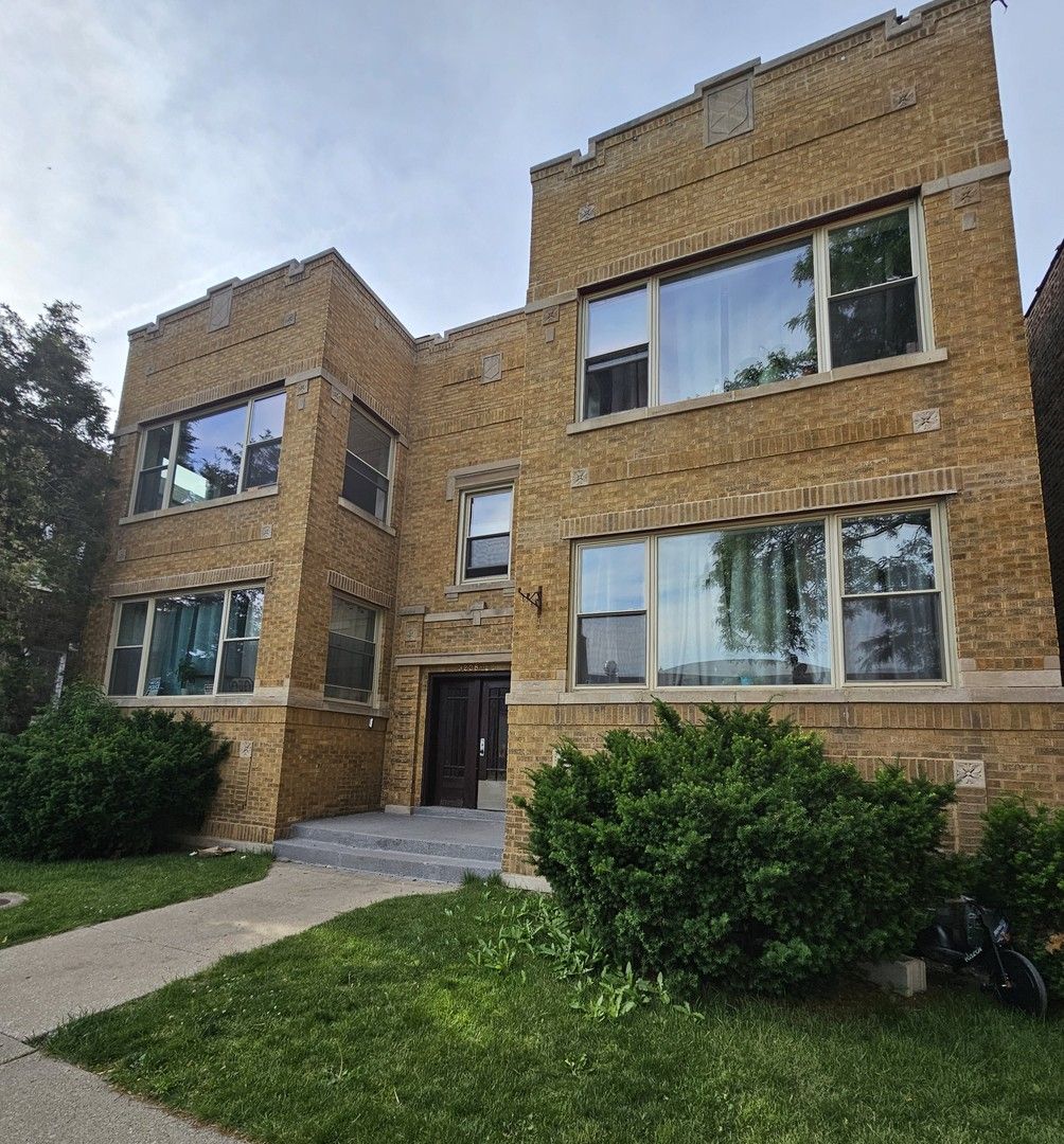 3206 W 66th Street — Chicago, IL 60629