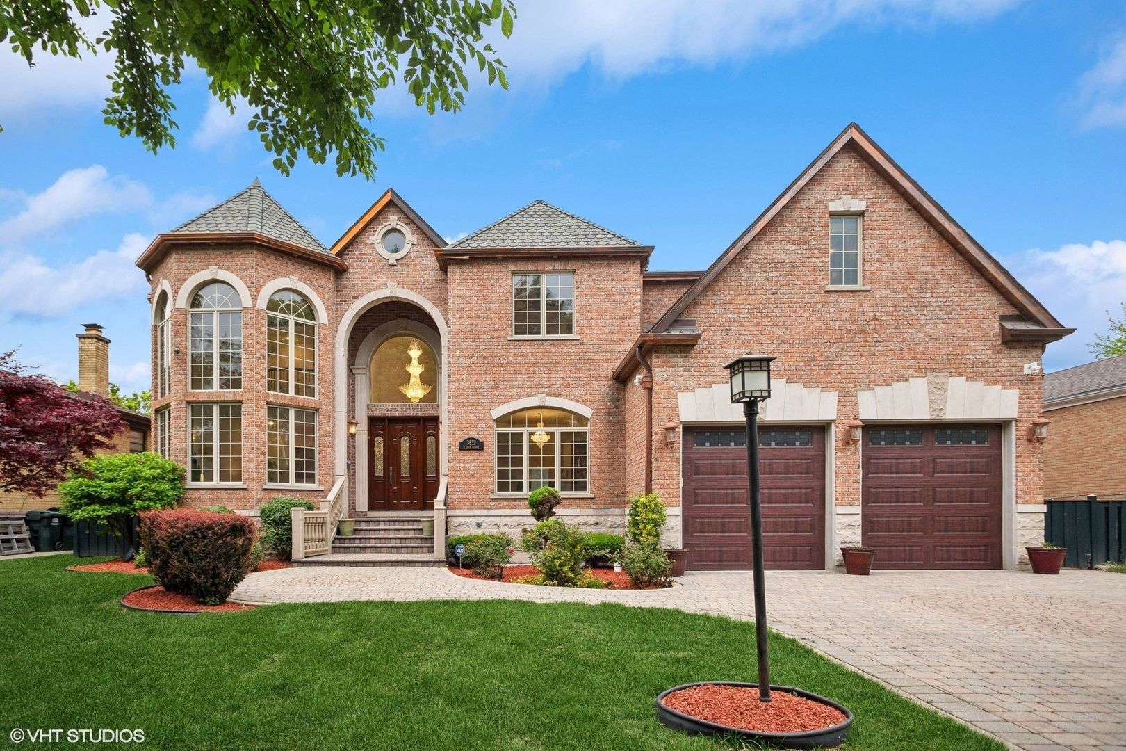 3832 W Chase Avenue — Lincolnwood, IL 60712