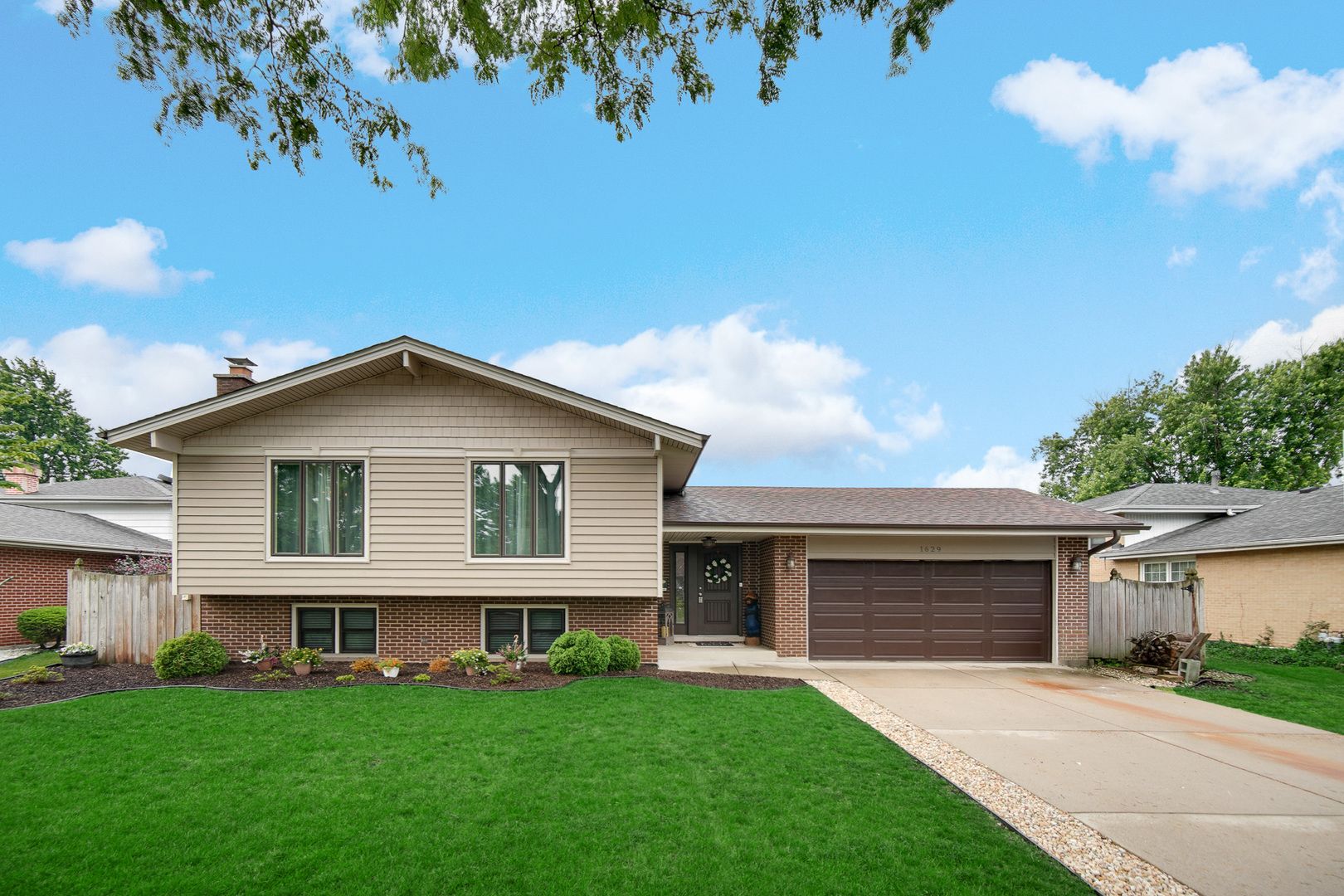 1629 Claremont Drive — Darien, IL 60561