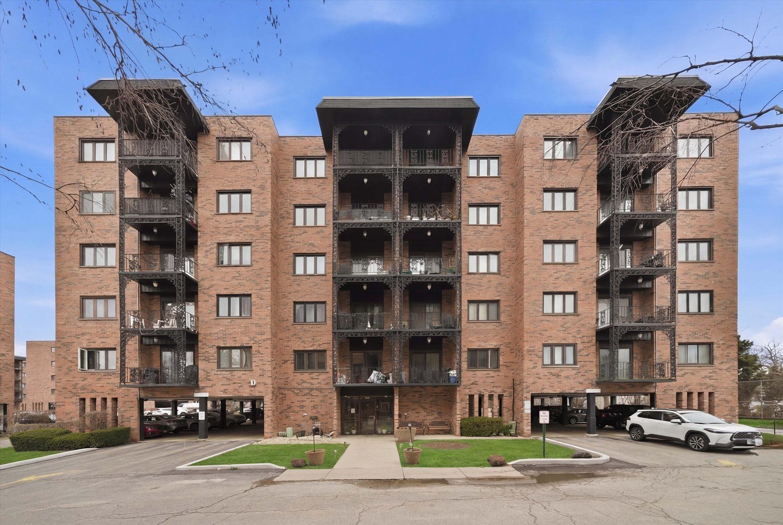 9331 Landings Lane #504 — Des Plaines, IL 60016