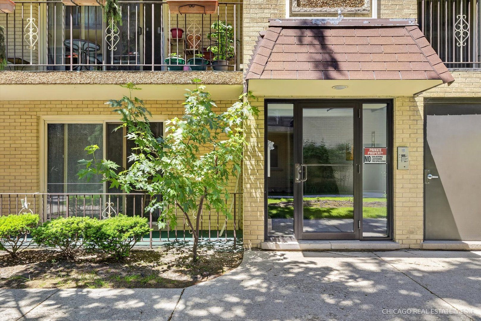 6316 W Montrose Avenue #102 — Chicago, IL 60634
