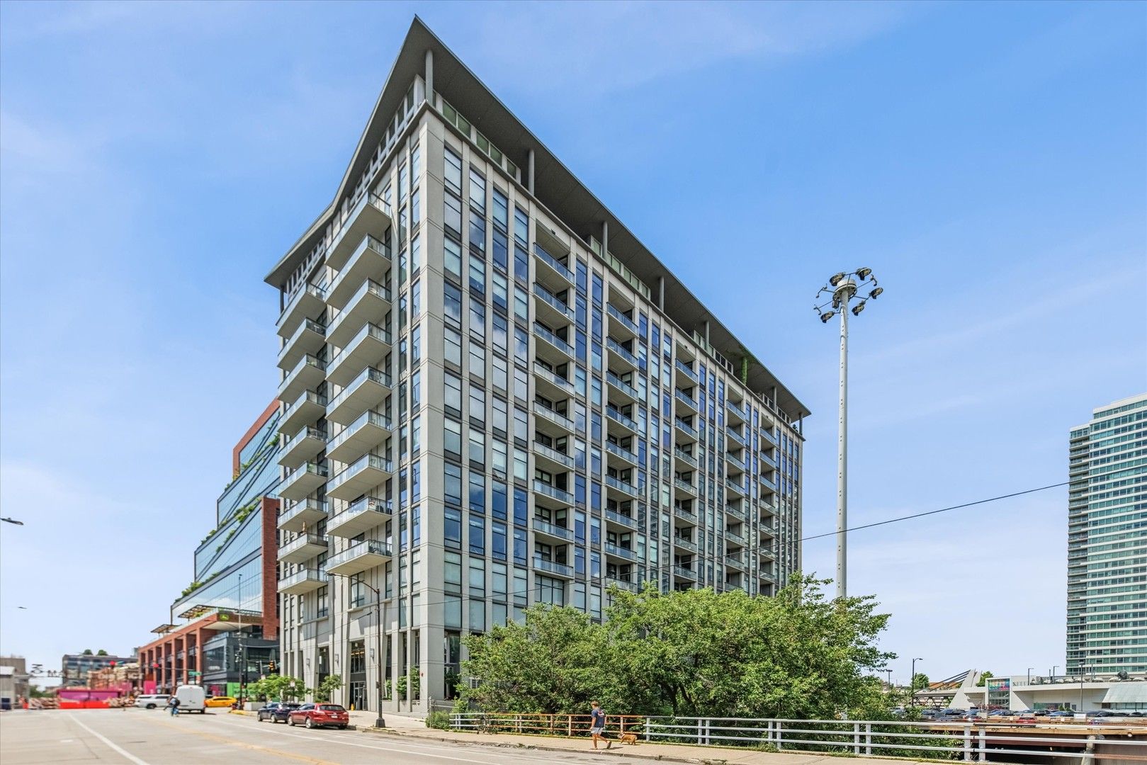 740 W Fulton Street #614 — Chicago, IL 60661