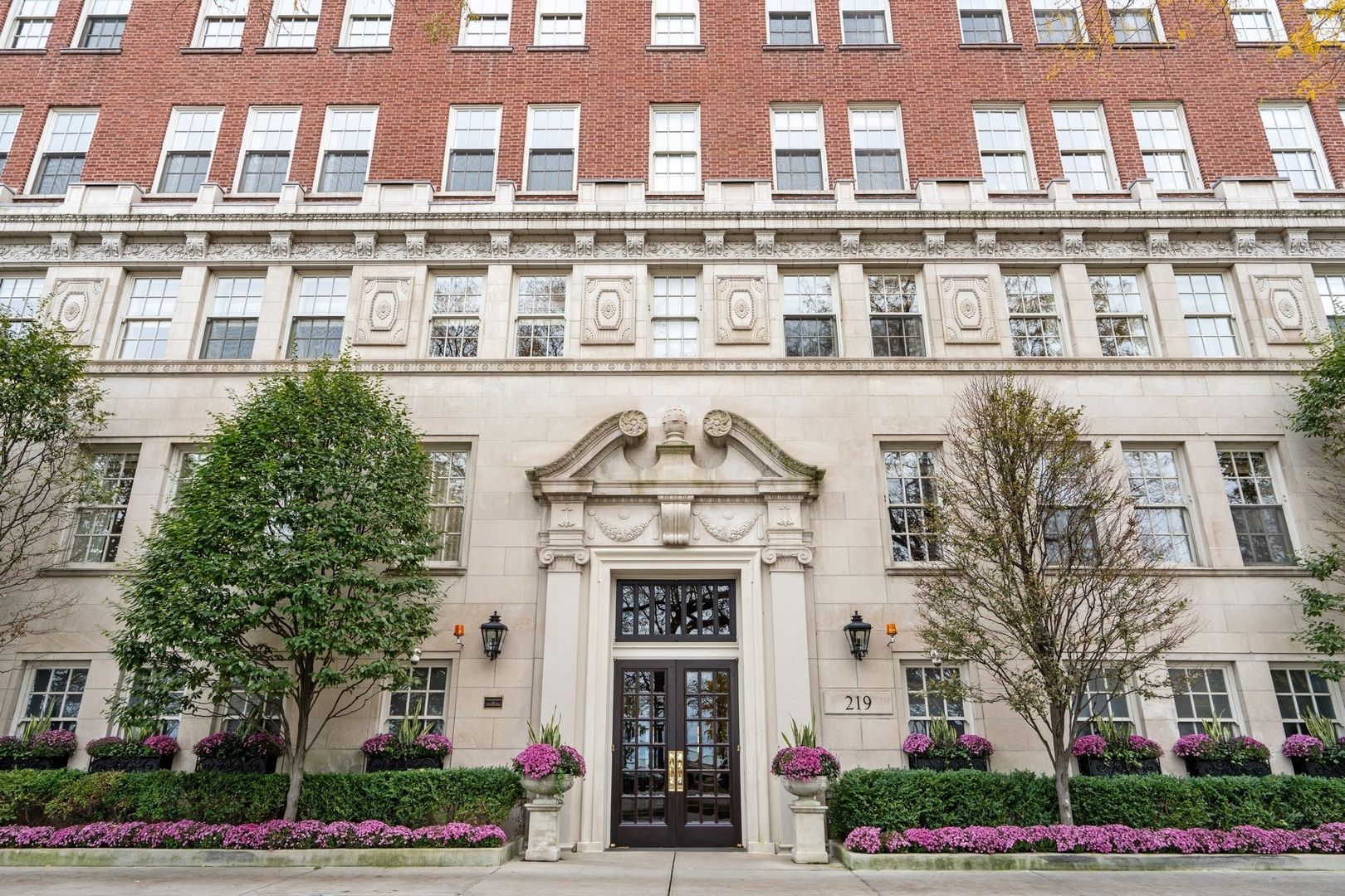 219 E LAKE SHORE Drive #6D — Chicago, IL 60611