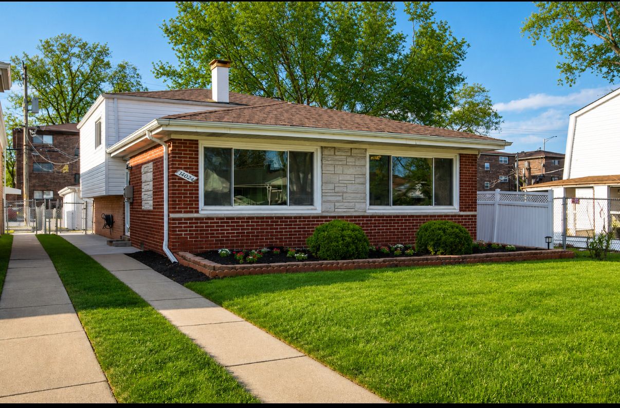 14024 S Saginaw Avenue — Burnham, IL 60633
