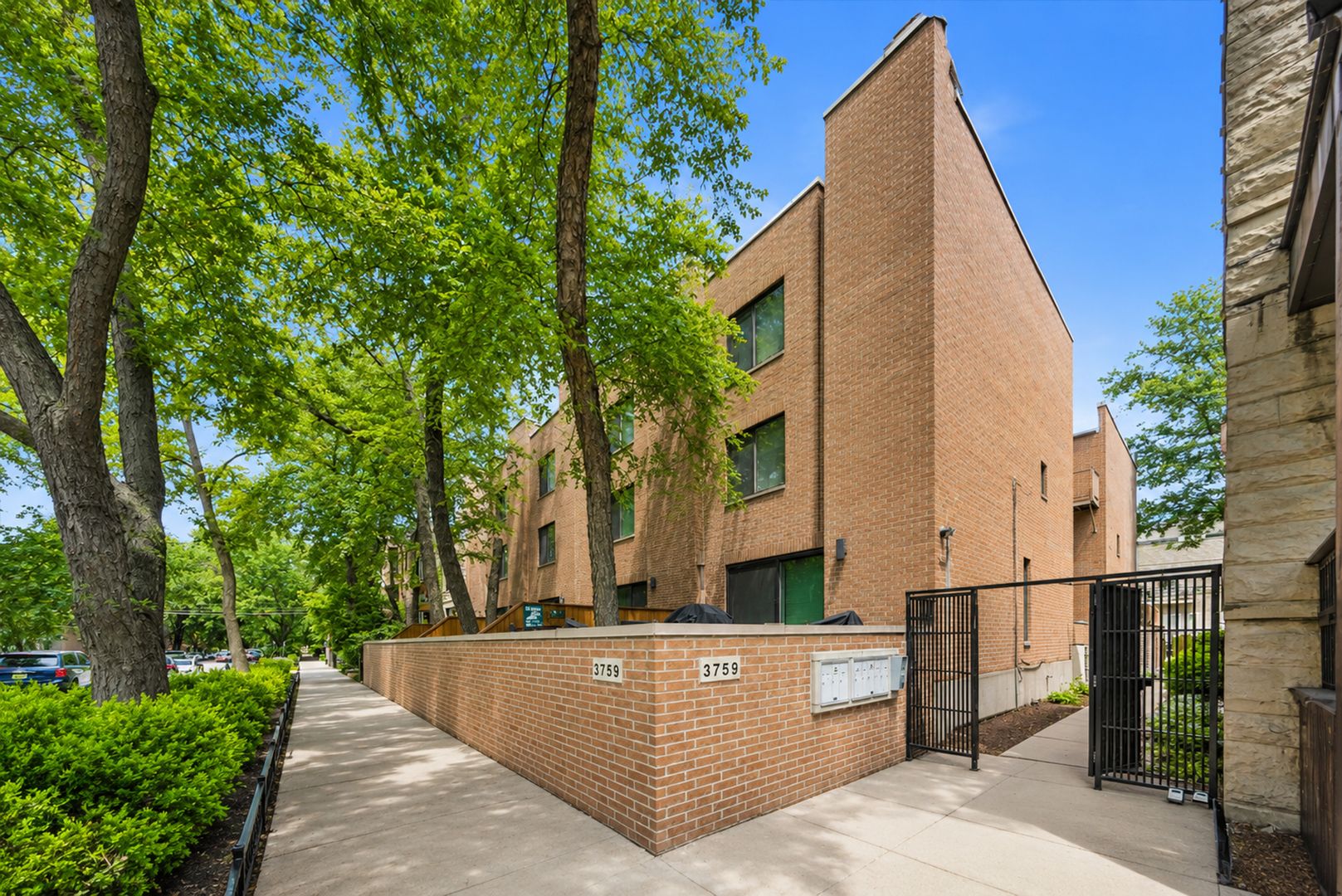 3759 N Kenmore Avenue #H — Chicago, IL 60613