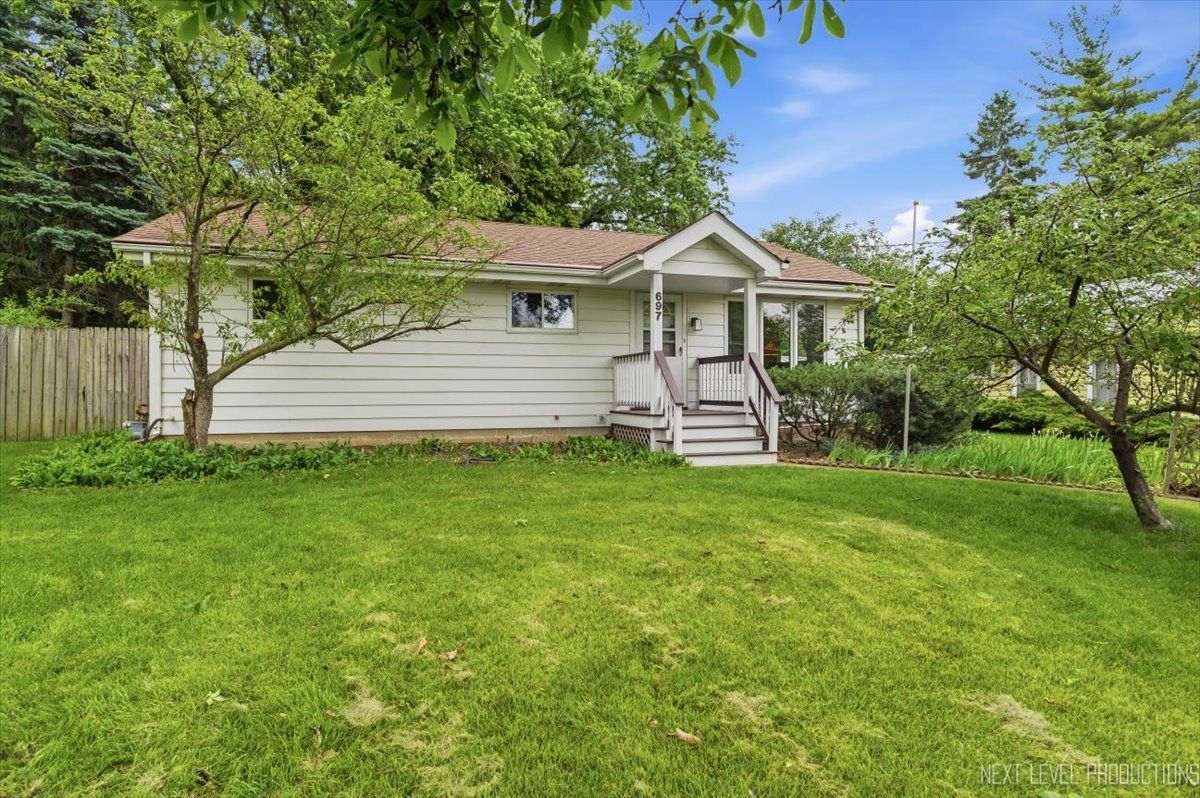 697 N Ohio Street — Aurora, IL 60505