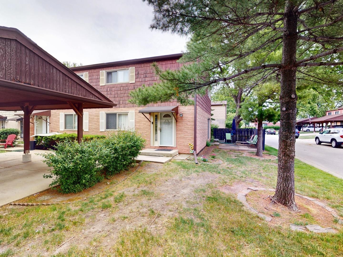 1675 Hopi Trail — Wheeling, IL 60090