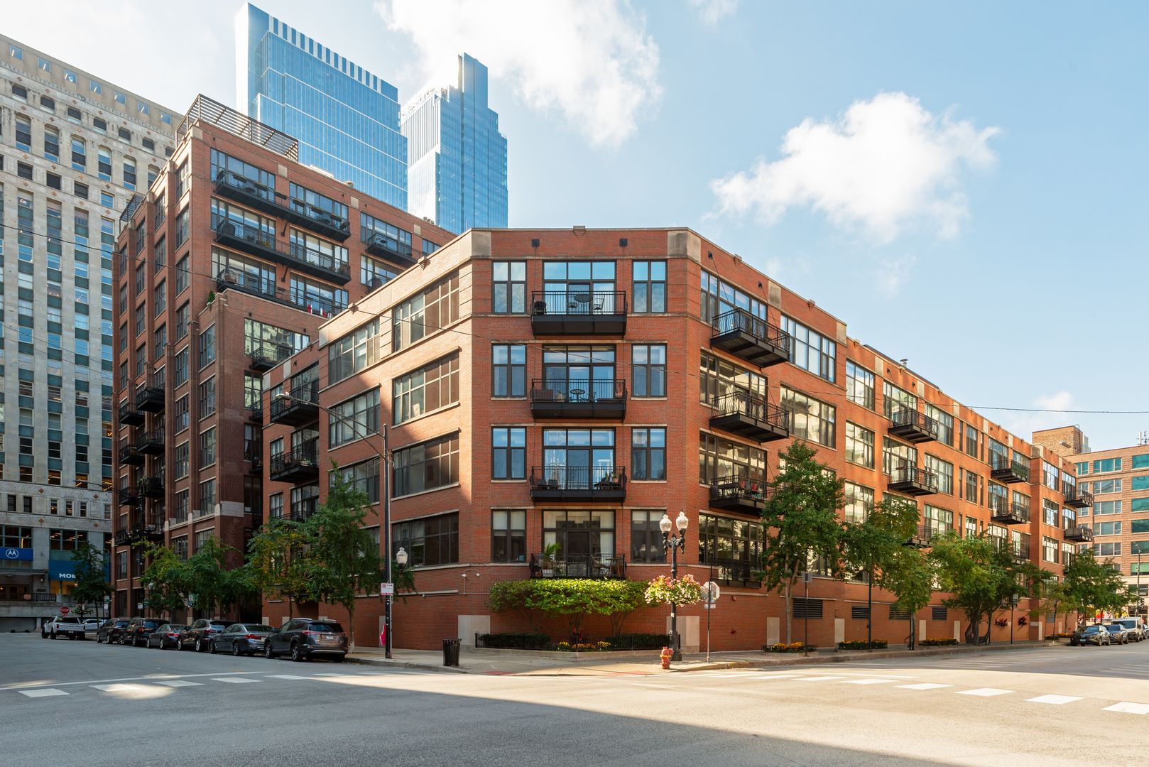 333 W HUBBARD Street #801 — Chicago, IL 60654
