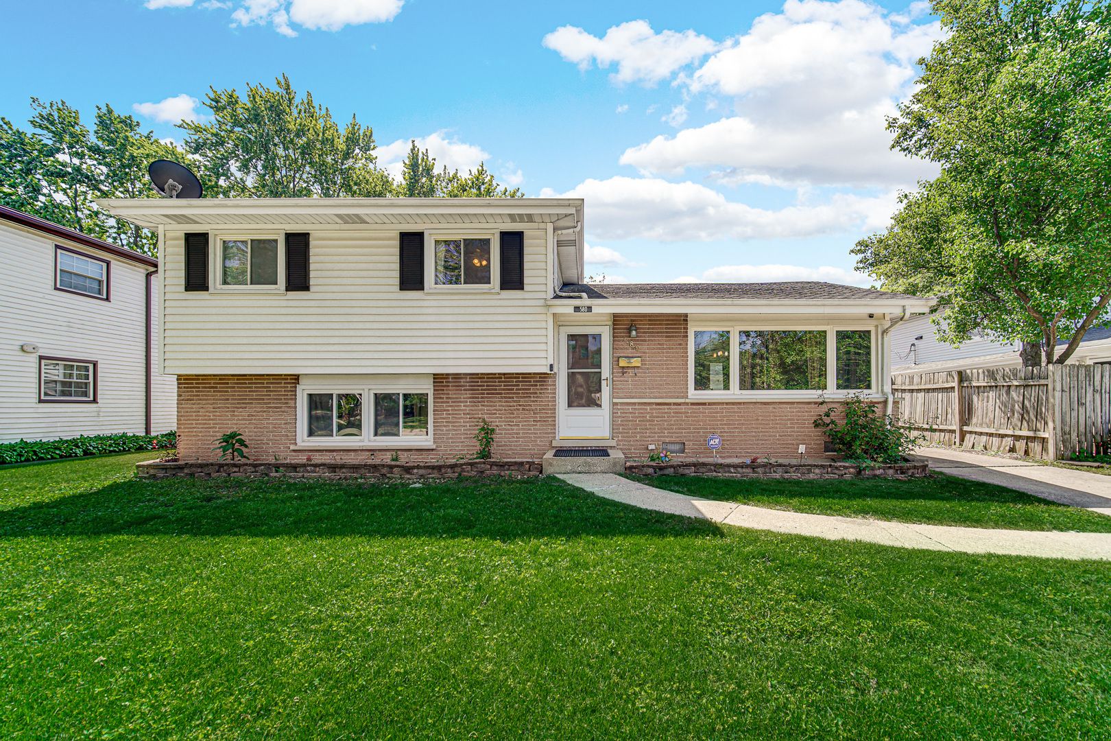 580 N 6TH Avenue — Des Plaines, IL 60016