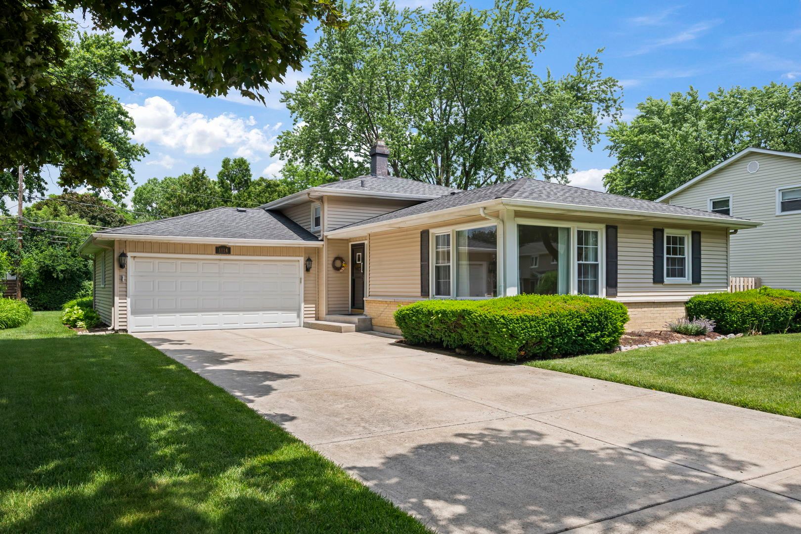 1114 E Dogwood Lane — Mount Prospect, IL 60056