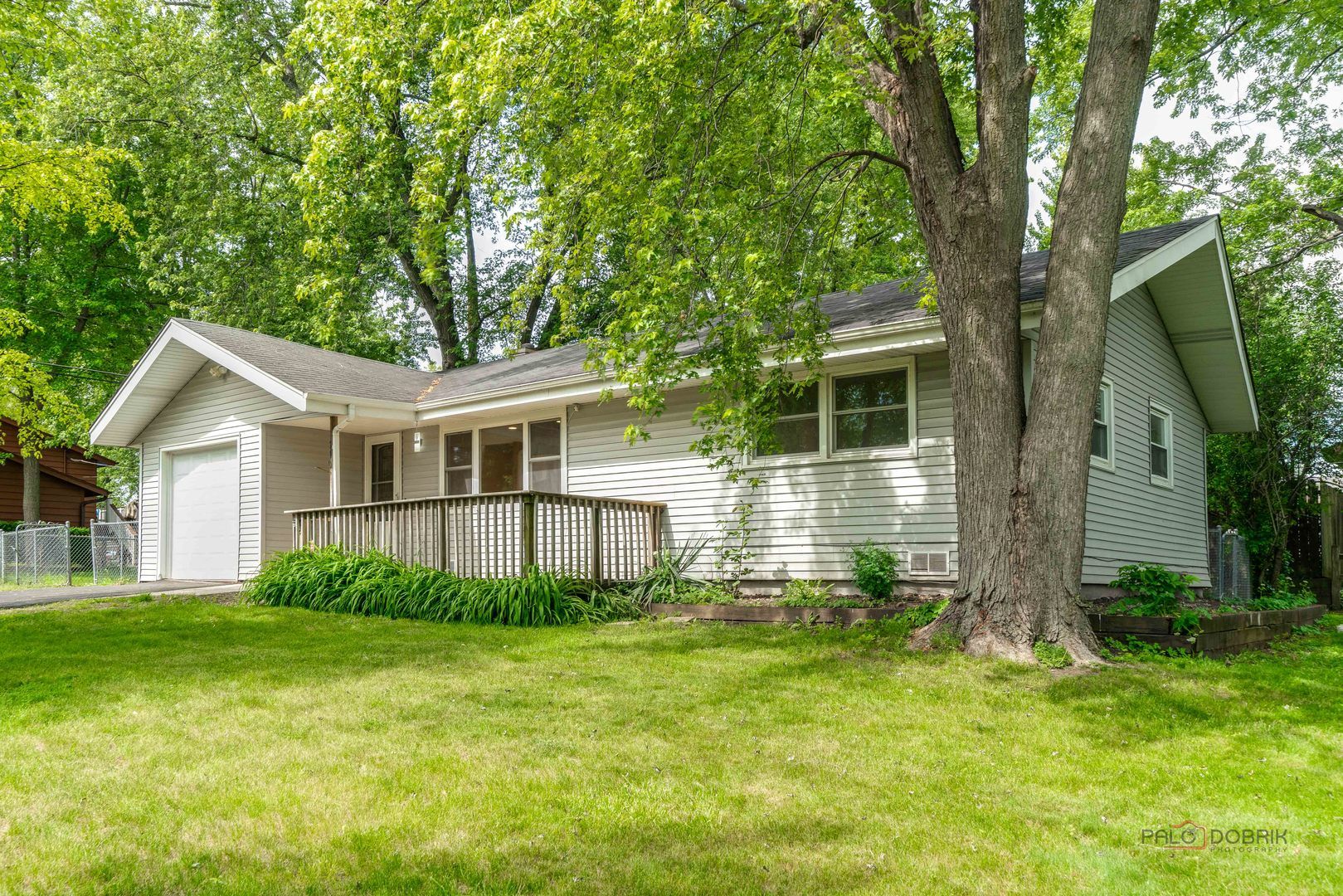 200 S Beck Road — Lindenhurst, IL 60046