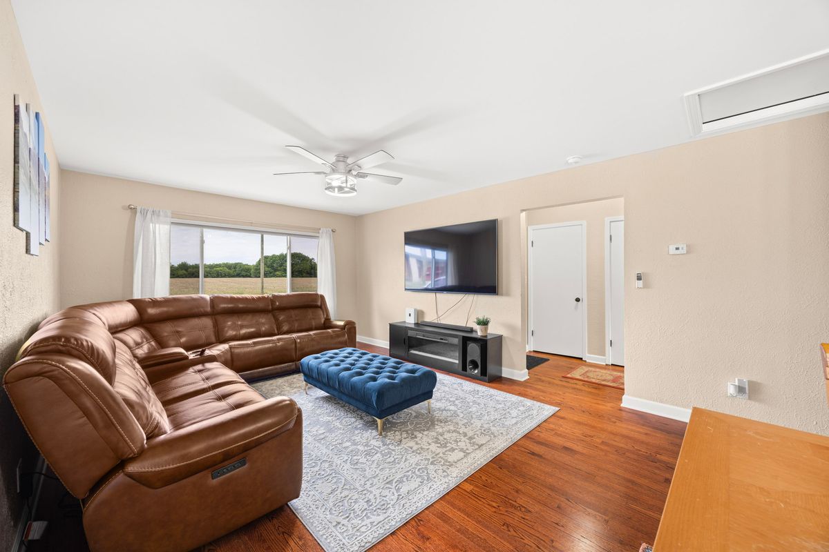 908 S Briggs St, Joliet, IL 60433 — photo 6