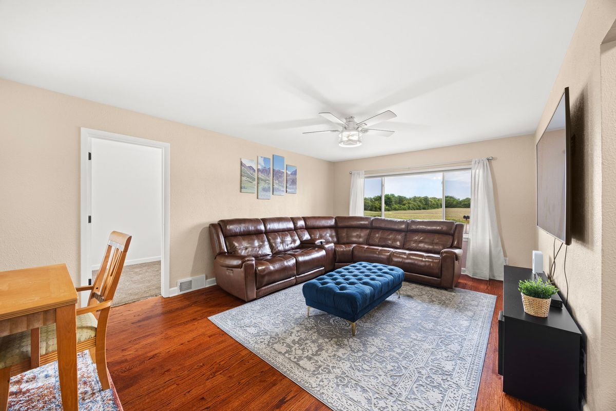908 S Briggs St, Joliet, IL 60433 — photo 2