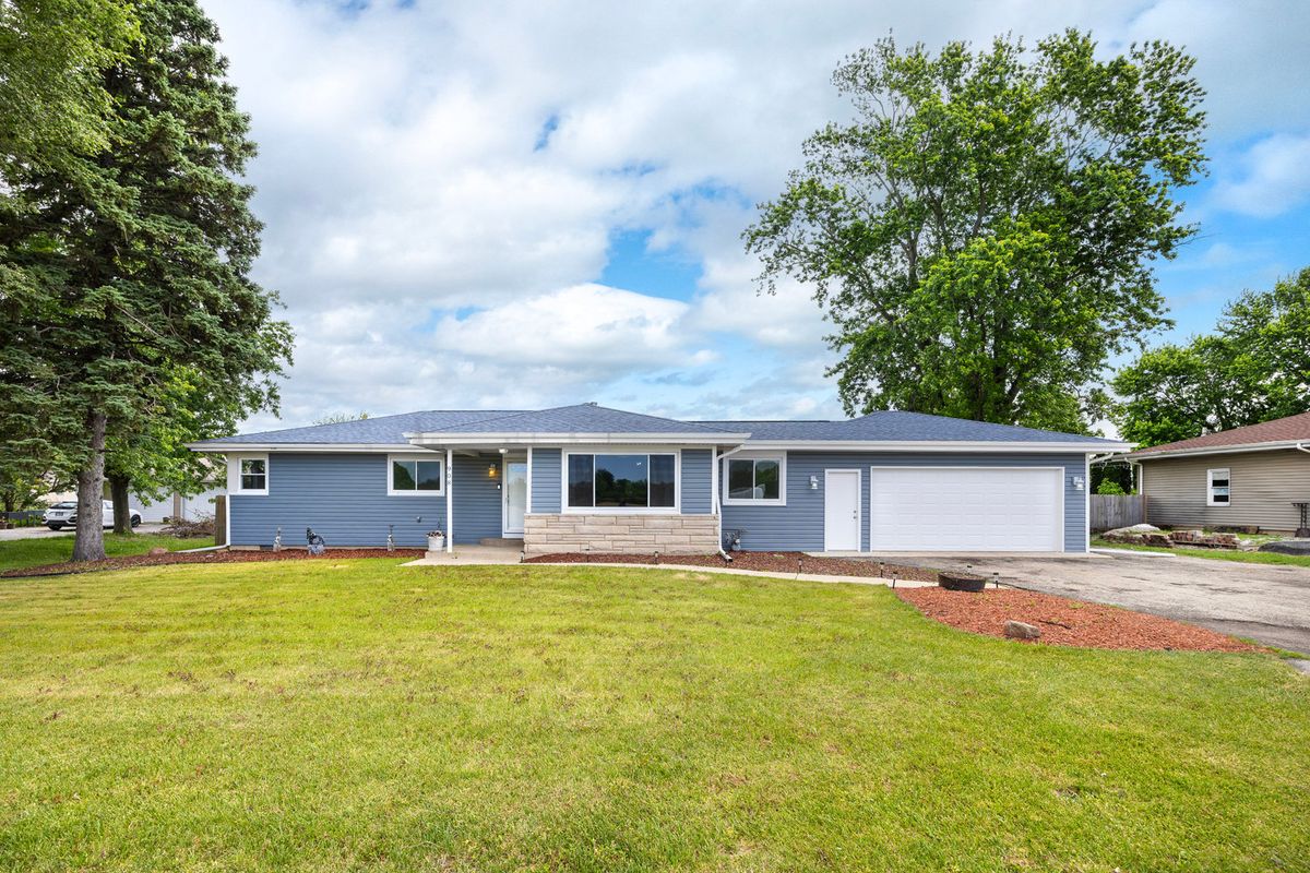 908 S Briggs St, Joliet, IL 60433
