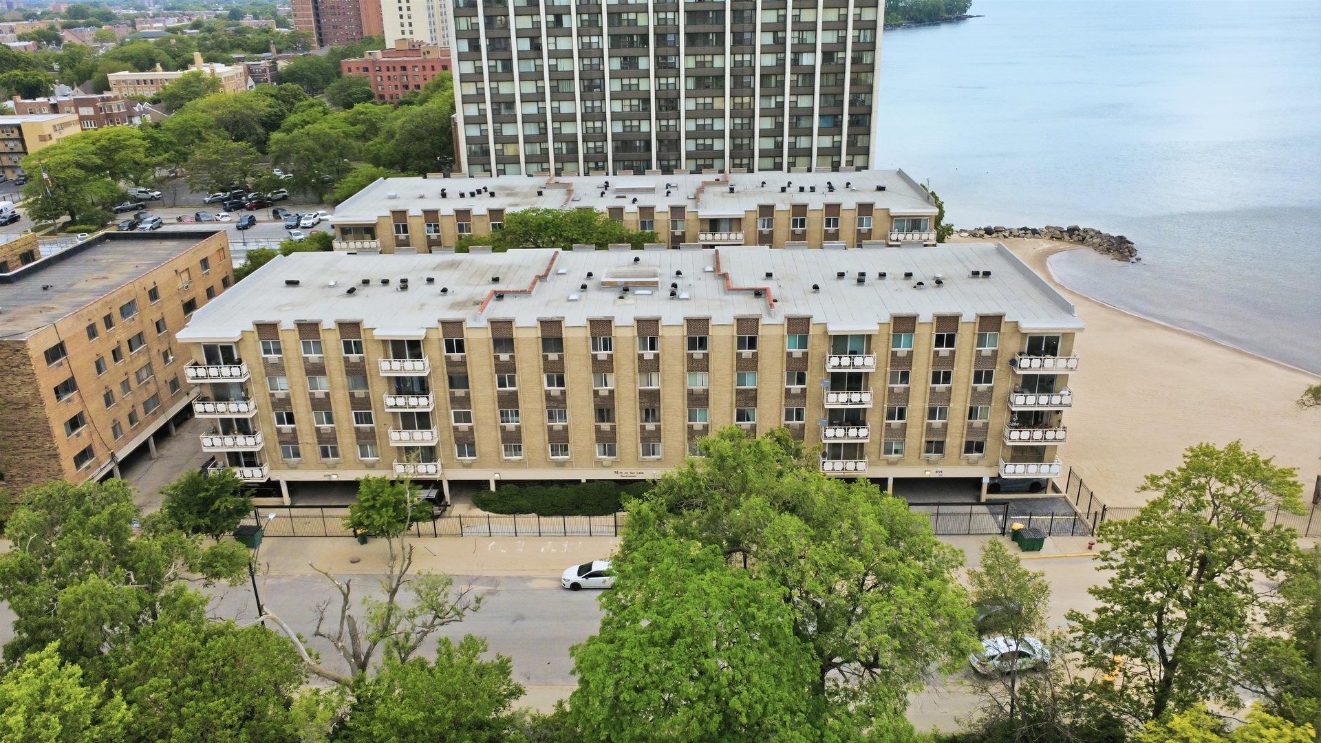 2772 E 75th Street #2GS — Chicago, IL 60649