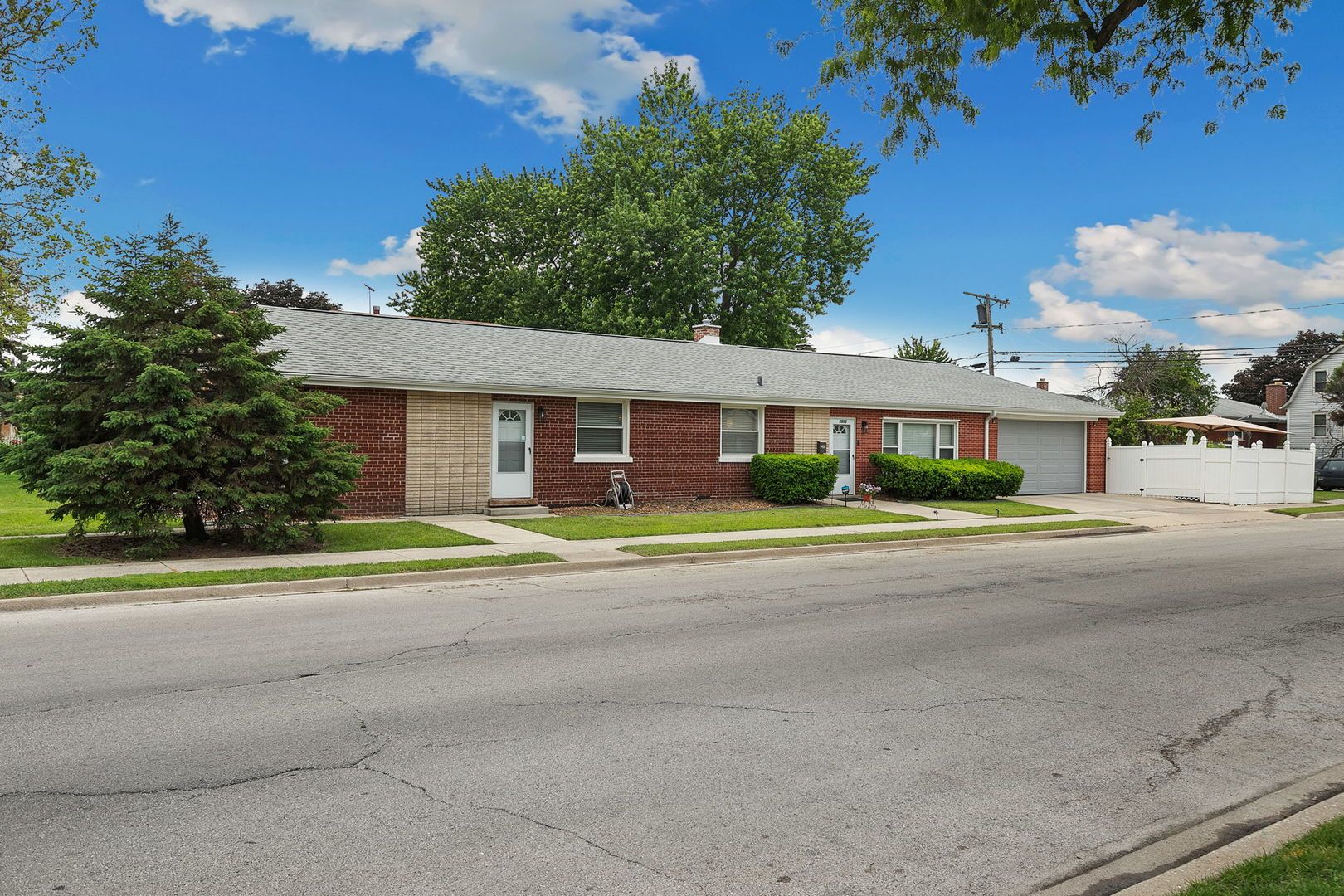 8900 S Utica Avenue — Evergreen Park, IL 60805