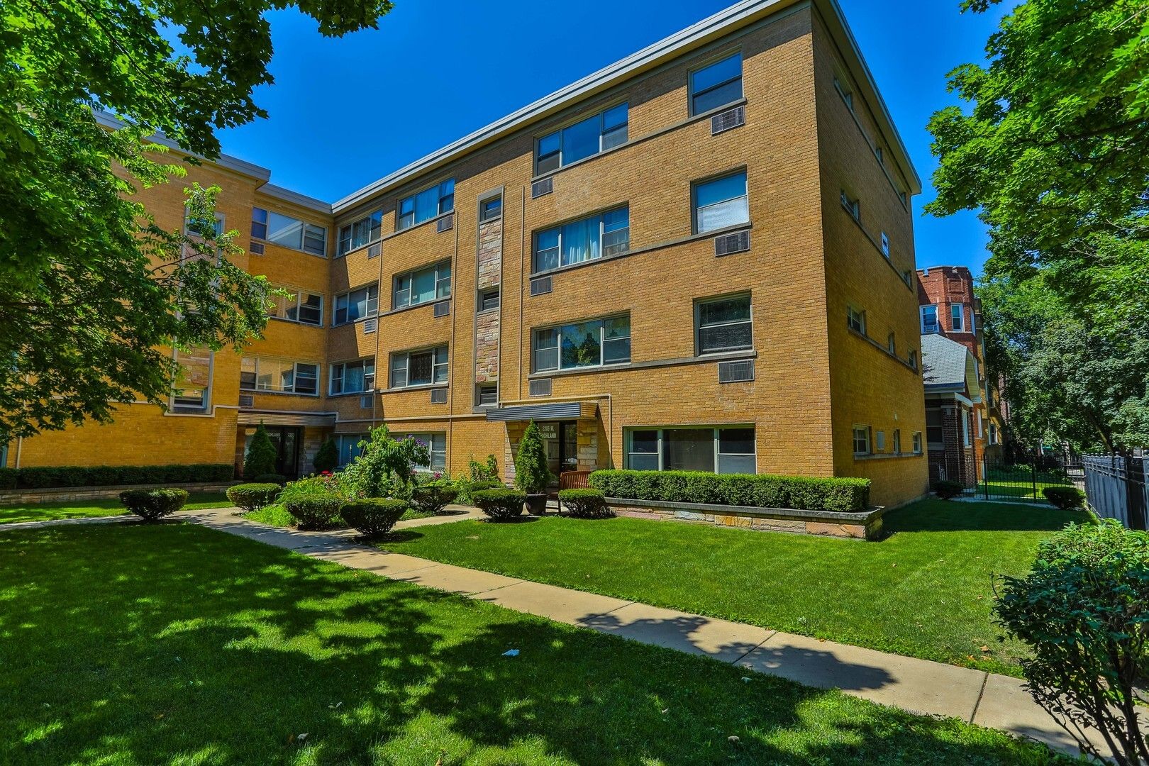 2205 W Highland Avenue #1N — Chicago, IL 60659