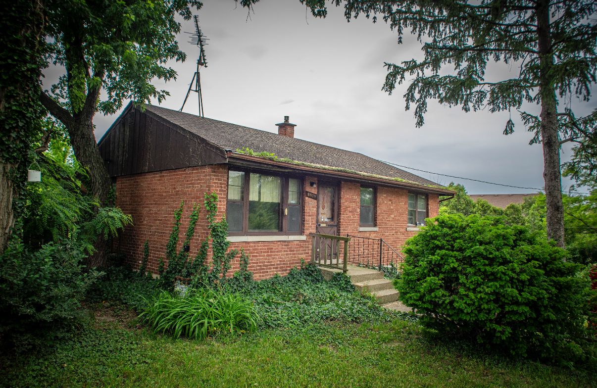 8919 W 95th Street — Palos Hills, IL 60465