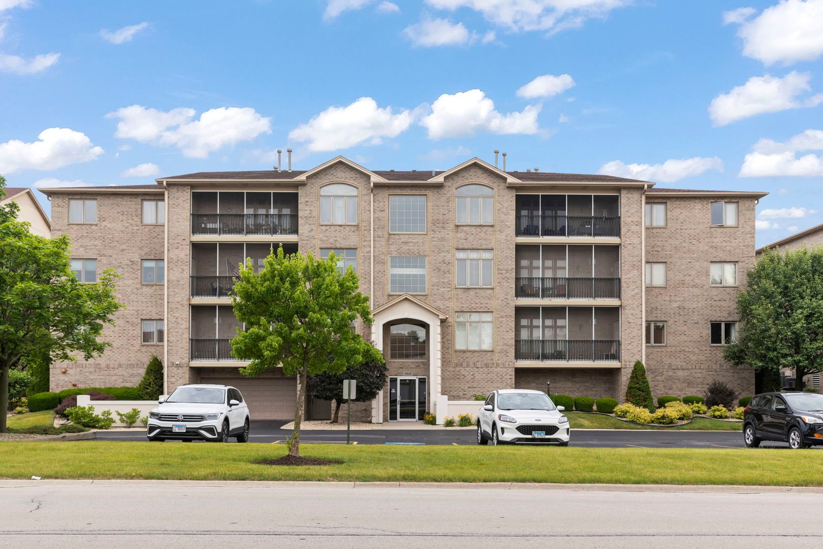 18610 Pine Lake Drive #2D — Tinley Park, IL 60477