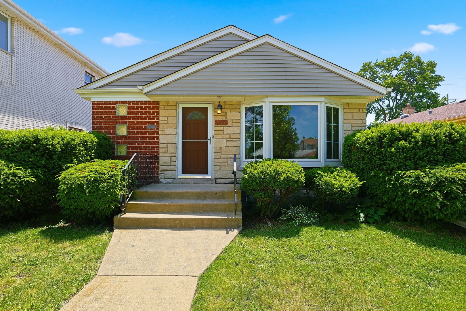 6837 Davis Street — Morton Grove, IL 60053