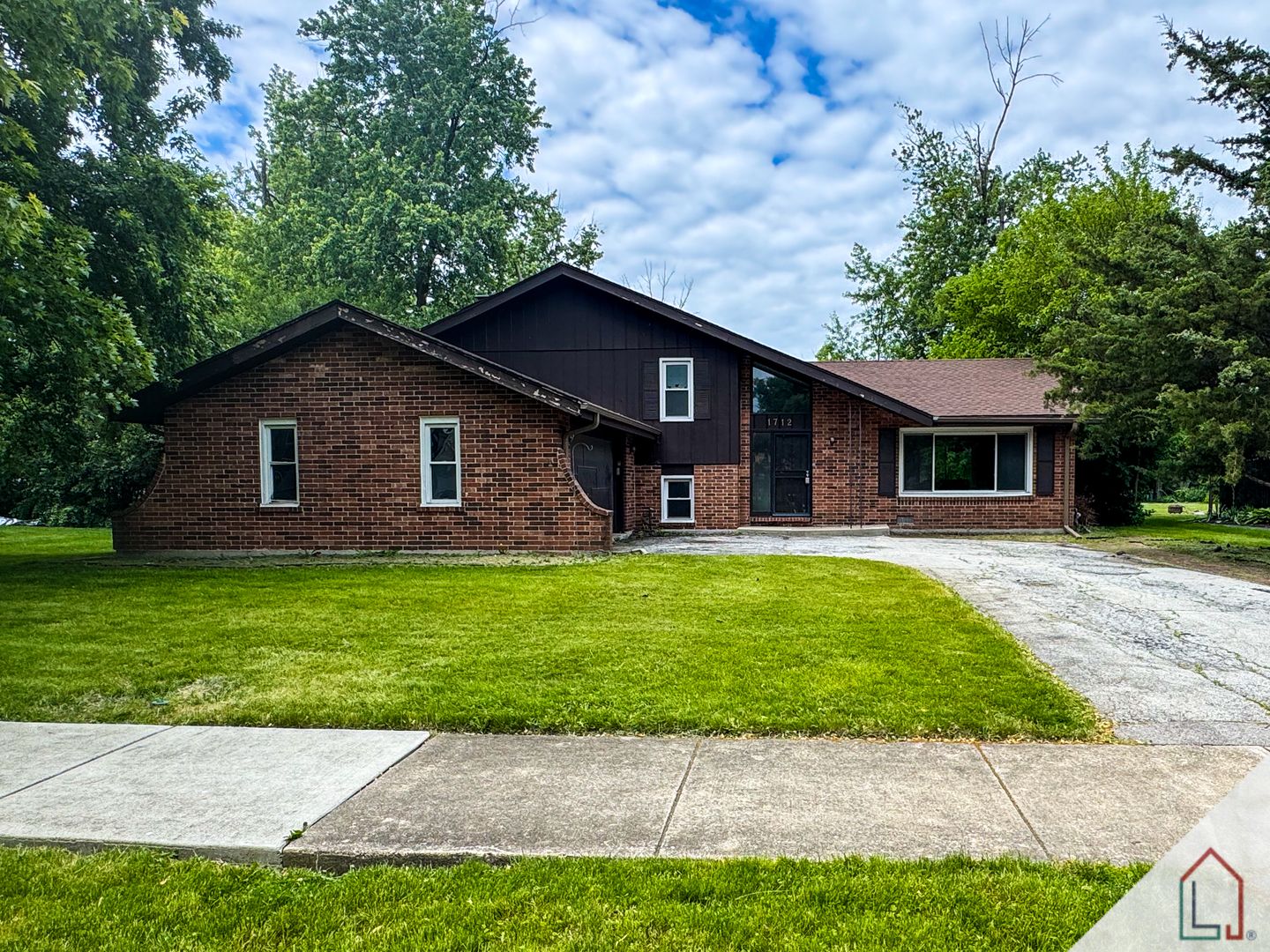 1712 Tina Lane — Flossmoor, IL 60422