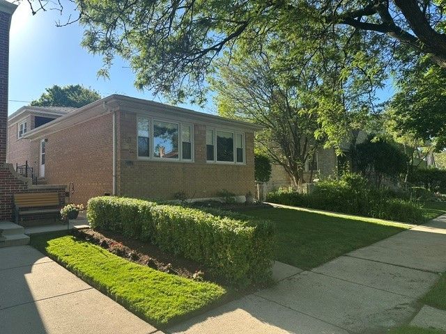 6034 N Bernard Street — Chicago, IL 60659
