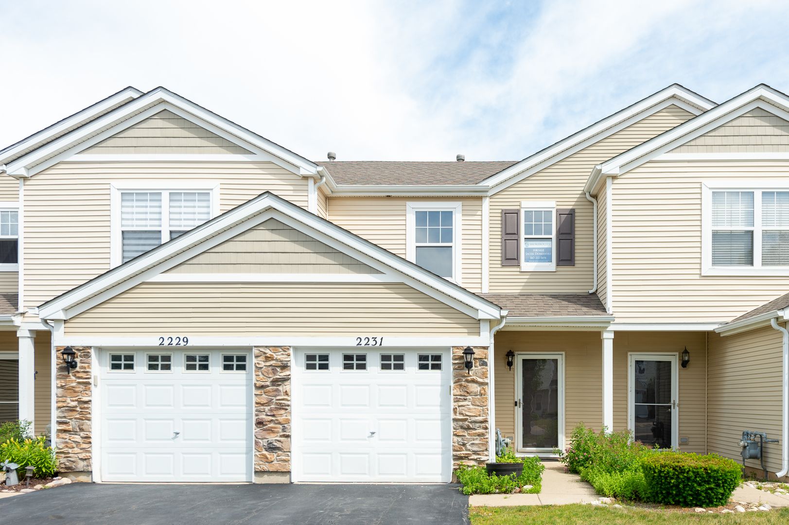 2231 Flagstone Lane — Carpentersville, IL 60110
