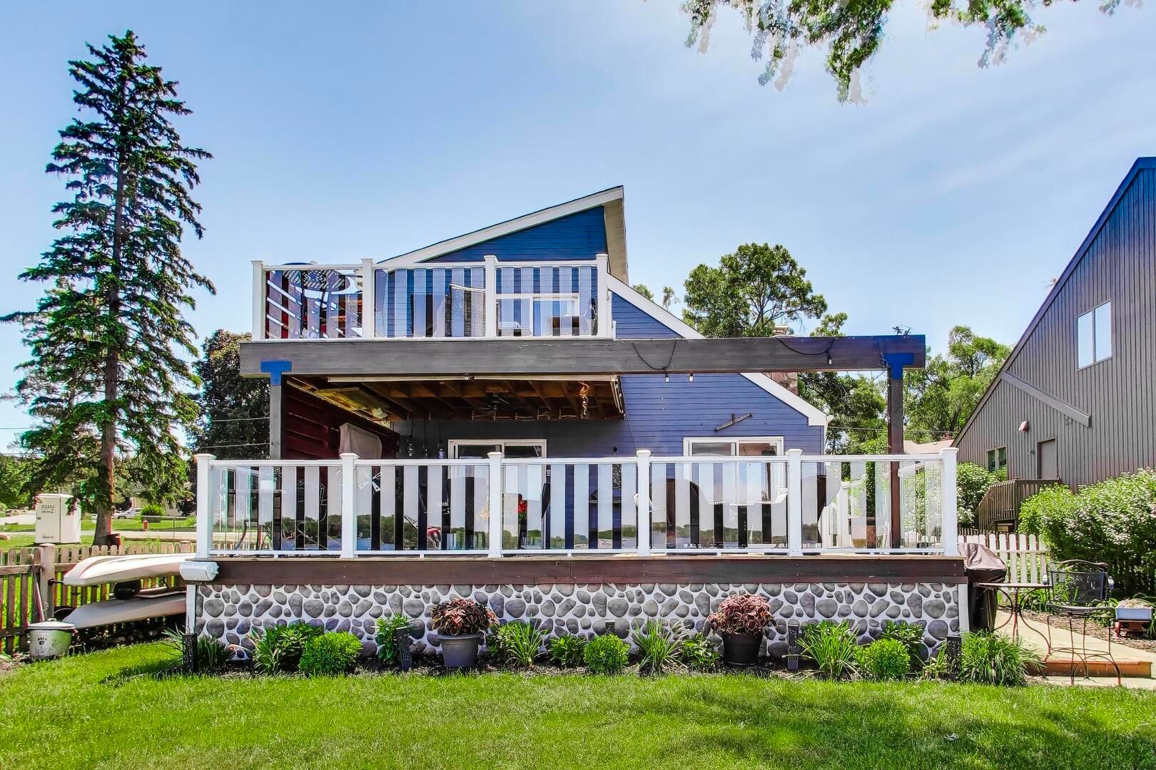 3923 E Lake Shore Drive — Wonder Lake, IL 60097